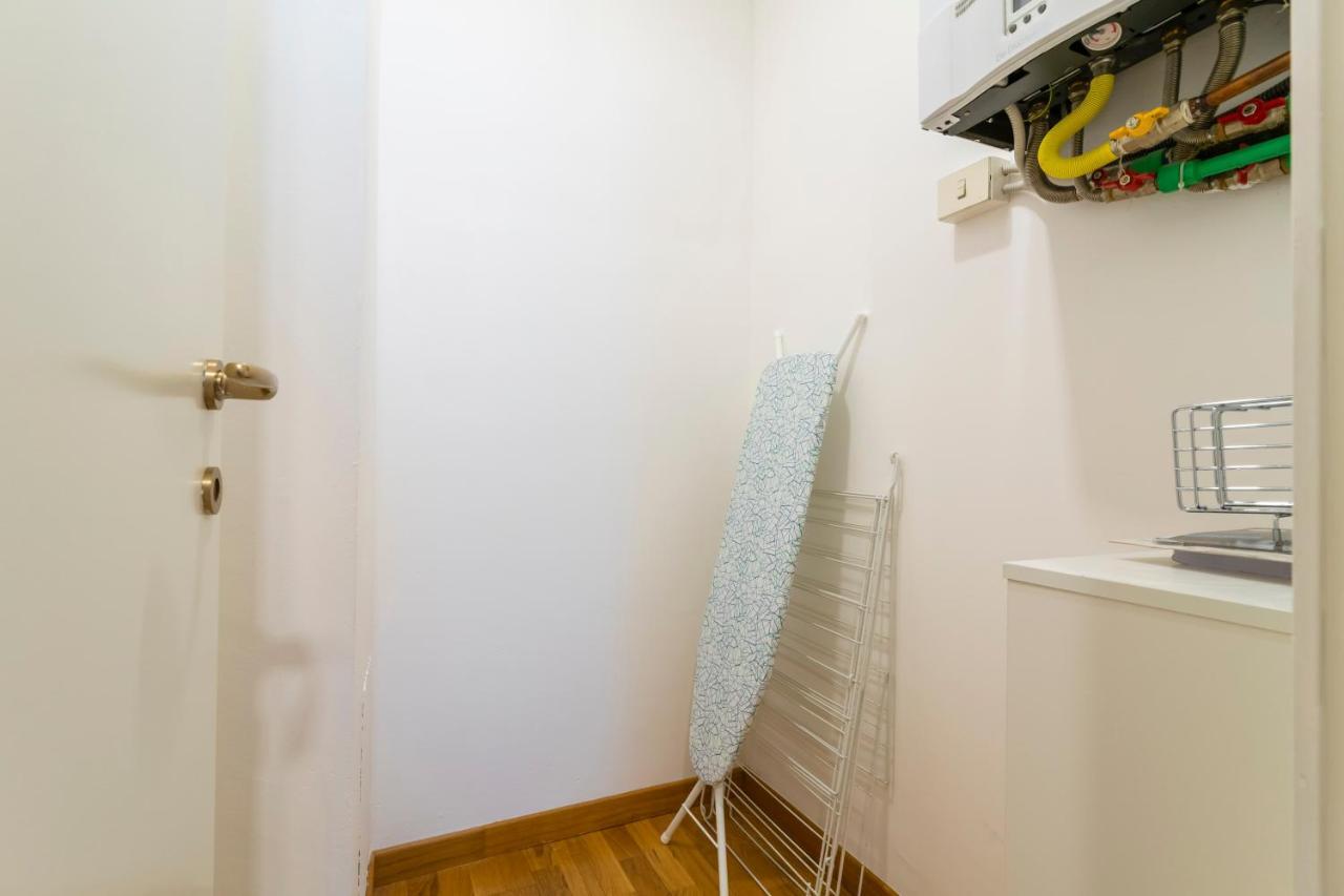 Residenza Cornaggia Apartment Милано Екстериор снимка